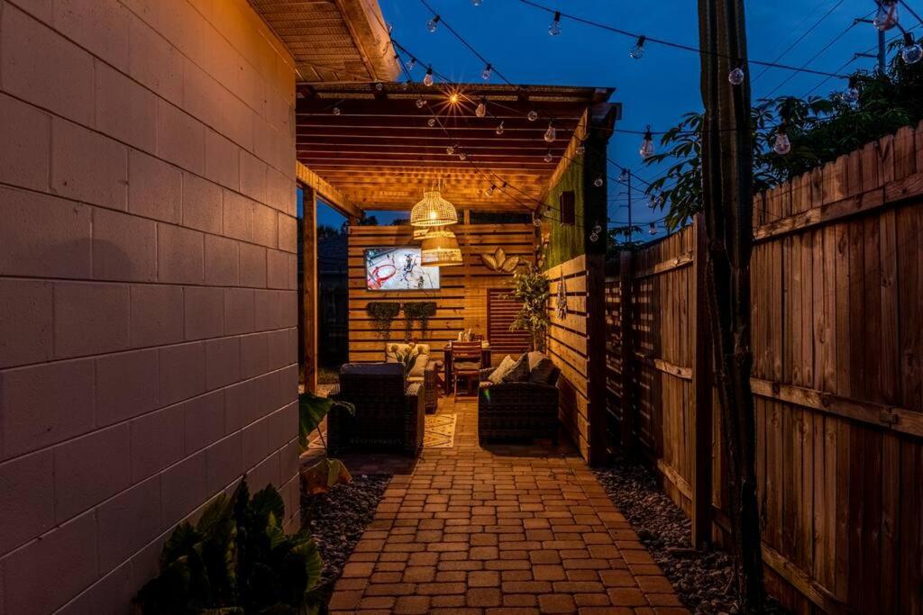 Upscale Ybor House With Outdoor Living Space 탬파 외부 사진