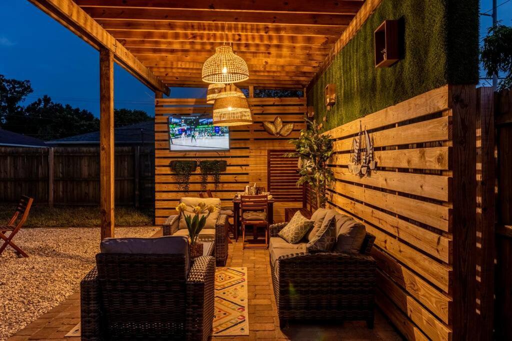 Upscale Ybor House With Outdoor Living Space 탬파 외부 사진