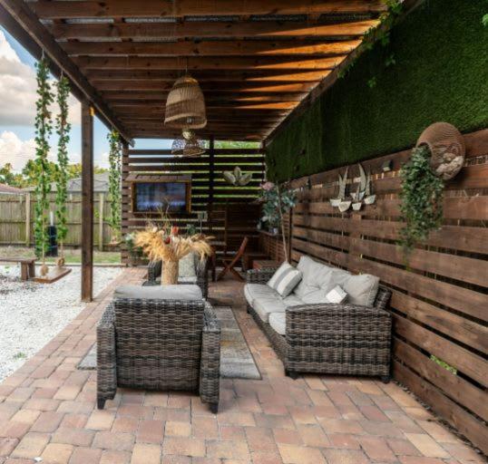 Upscale Ybor House With Outdoor Living Space 탬파 외부 사진