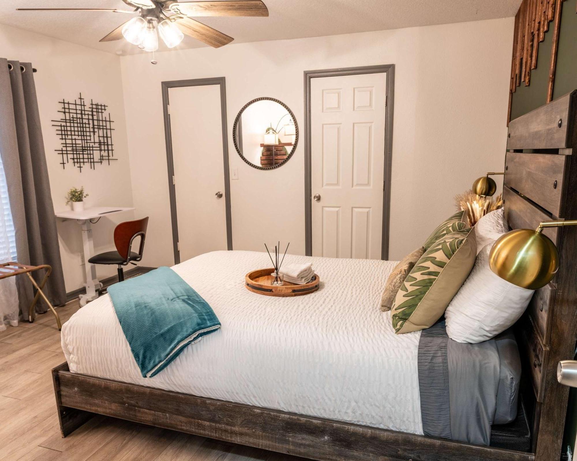 Upscale Ybor House With Outdoor Living Space 탬파 외부 사진